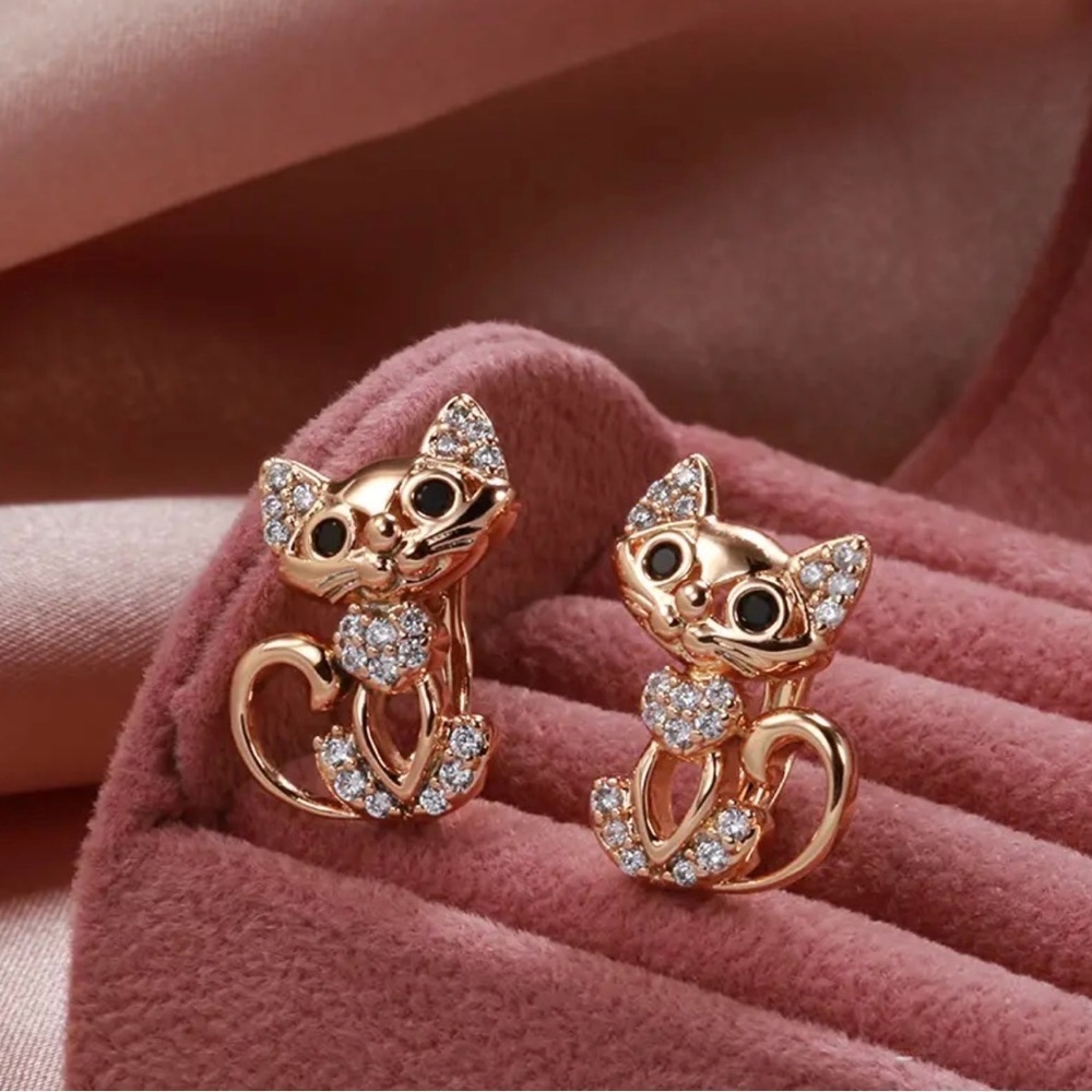 Elegant Gold Cat Earrings. - Picture 4 of 7